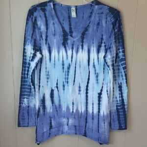 GreenTea Women's M Tie-Dye Style V-Neck Long Sleeve Lightweight Top